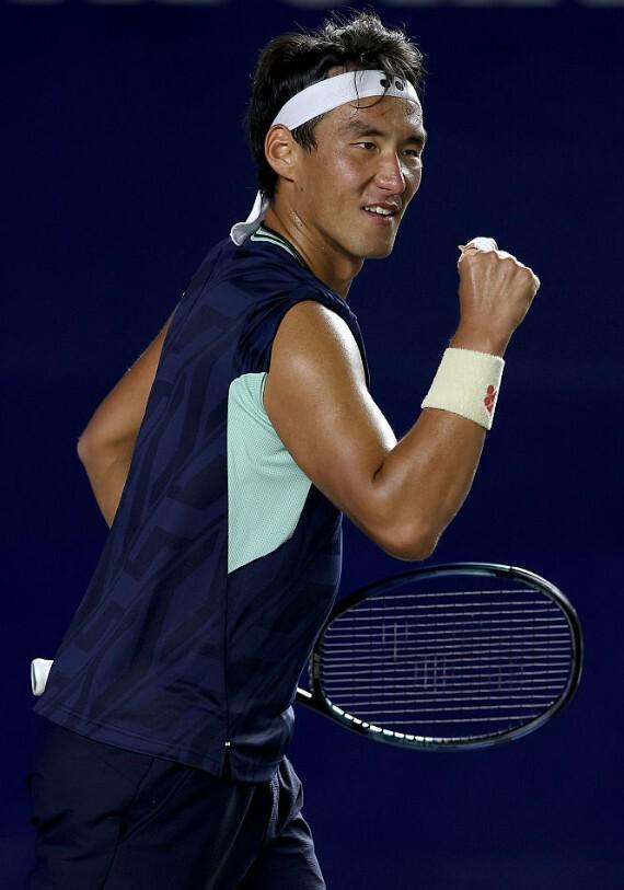 赢下第二盘, 西西帕斯排, 特顺利保发 赢下第二盘, 西西帕斯排, 特顺利保发