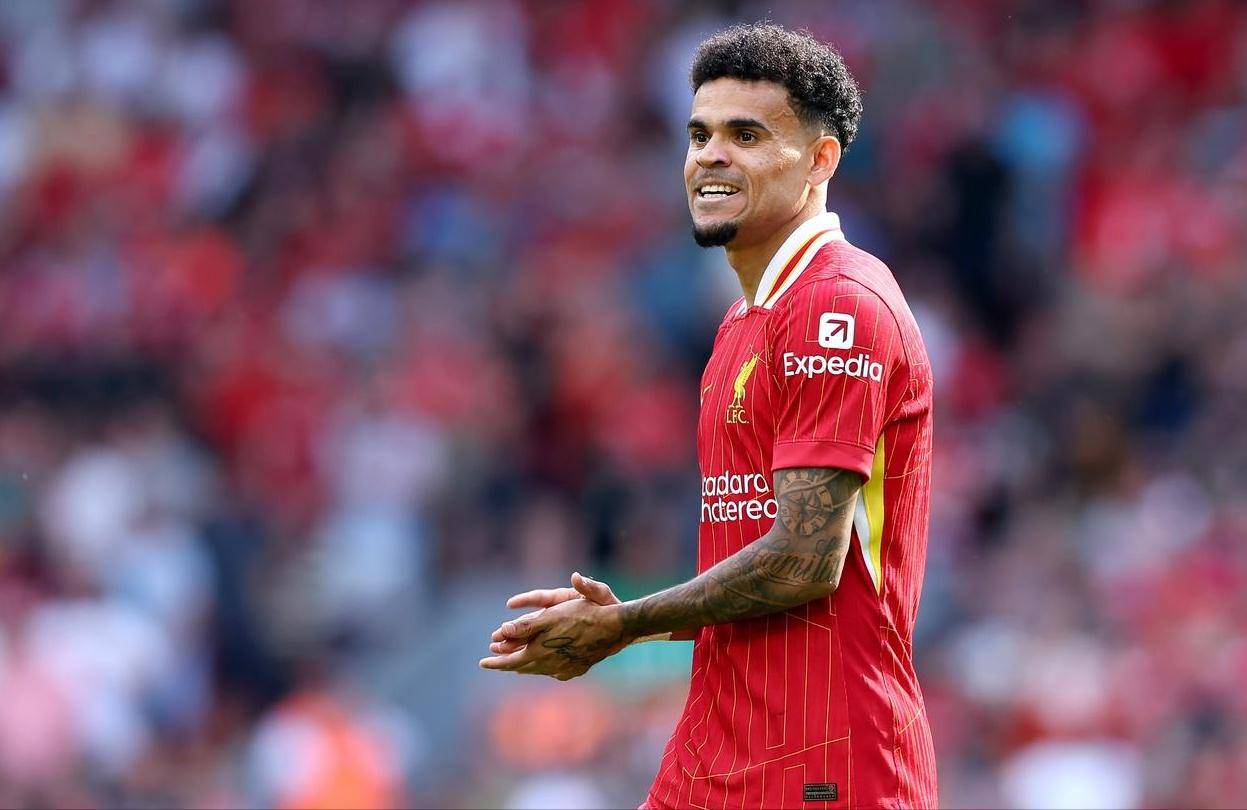 而且, 视眈眈, 转会至利物 而且, 视眈眈, 转会至利物